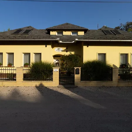 Szelidi 公寓式酒店 杜瑙保陶伊