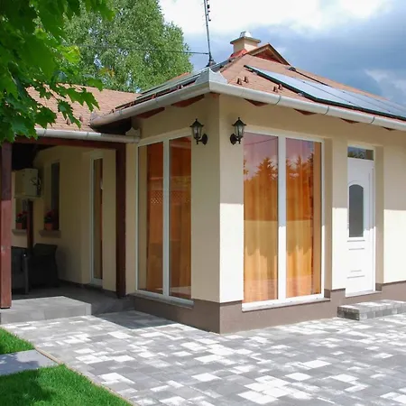 アパートホテル Szelidi ドゥナパタイ