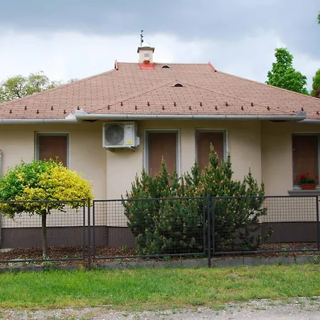 アパートホテル Szelidi ドゥナパタイ