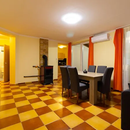 Szelidi 4* ドゥナパタイ