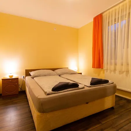 アパートホテル Szelidi ドゥナパタイ