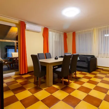Szelidi 4* دوناباتاج
