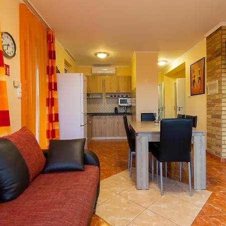 Szelidi アパートホテル 4*