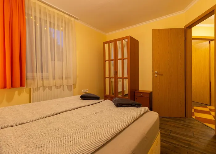 Szelidi Lägenhetshotell Dunapataj